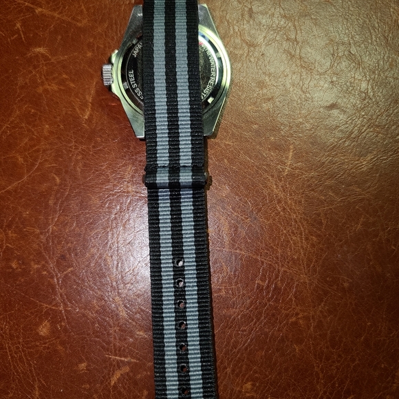 JBRACKETT SS WATCH ON NATO STRAP - Picture 4 of 5
